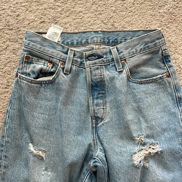 Levis - Picture 3 of 5